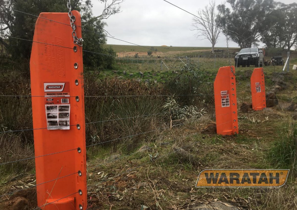 WAR Fencingaccessories Flood Post Insitu3