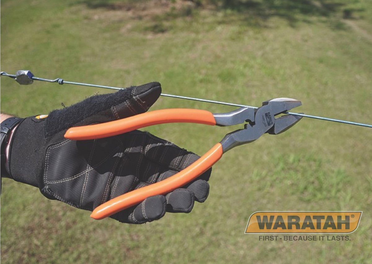 WAR Fencing Plier Insitu