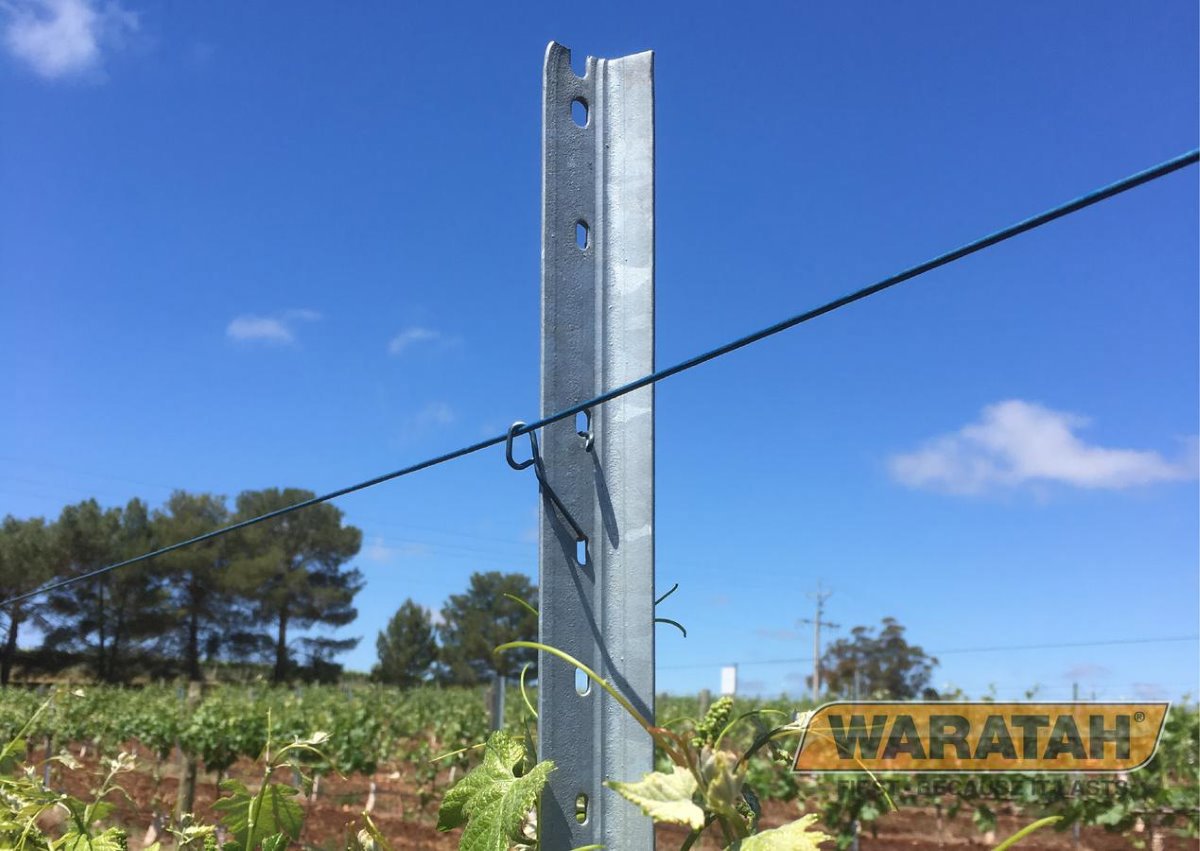 WAR Fencingaccessories Jio LL Fence Post Clip Insitu